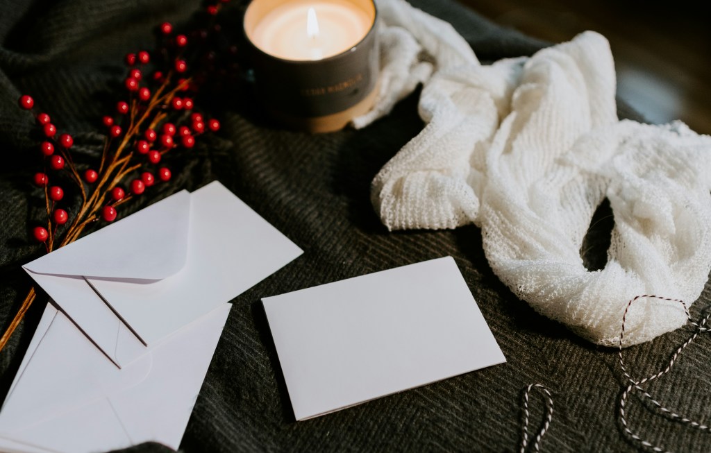 How to Remember a Loved One at the Holidays (Free Printable Story&nbsp;Cards)